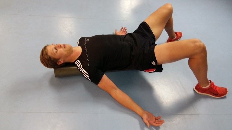 Lie on a foam roller with the arms at 45 degrees abduction, and in external rotation/supination. Hold this for 5 minutes to stretch the pectoralis major and minor.