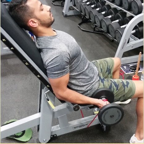 Patient lies at an 80º incline to place the bicep in stretch. Theraband used to place a supination bias – this requires the bicep to utilise its supination role during the elbow flexion movement.